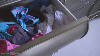 Ellie Idol In Your Stepmom Wants To Fuck You Too - hclips.com