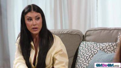 Wet pussy licking is always the solution - hotmovs.com