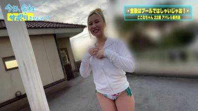 【美白ギャルのあふれるおっぱい】歩くたびにボインボイン♪エロスが出まくりのアパレル店員とサボり旅！！楽しんだ後は爆乳G乳を揉みしだく★エッチな白ギャル最高ッな性欲爆発セックス - txxx.com - Japan