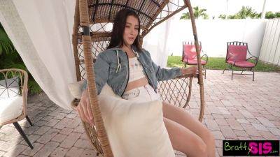 Dealing With My Sexy Stepsister - S27:e2 - upornia.com