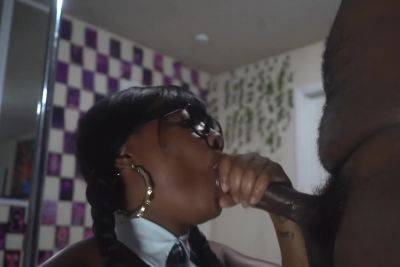 Ebony School Girl Gives Sloppy Head - hclips.com