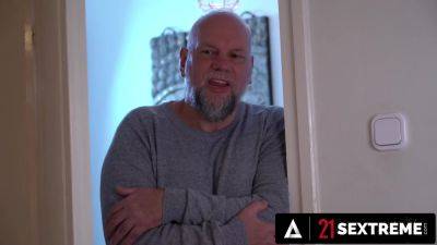 21 SEXTREME - Hot Teen Renata Fox Takes An Old Experienced Cock In Her Wet Pussy - txxx.com