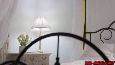 Seth Relentlessly Fucks His Stepmom - upornia.com