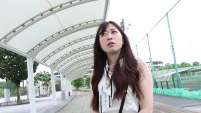 【欲求不満な転勤族の巨尻奥様】「引っ越してきたばかりで、仕事もないし友達もいないし、夫も仕事だし…で暇なので」という事で桃尻奥様がAVに応募！！暇だからとか言ってるけど、ま●こを突いたら溢れる白濁マン汁。 - txxx.com - Japan