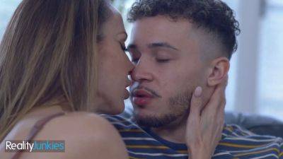 McKenzie Lee's bubble butt craves for Apollo Banks' huge cock in reality porn - sexu.com