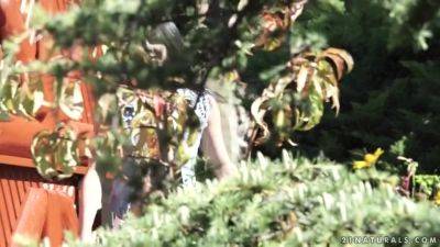 Hoochie-coochie Penetration On Veranda - upornia.com