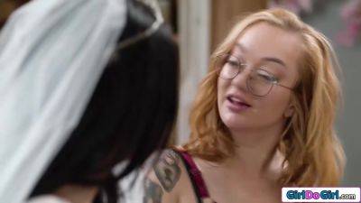 Redhead gives bride to be bff a lapdance - hotmovs.com