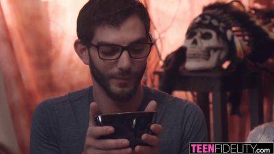 Karlee Grey - Teen Fidelity And Karlee Grey - Has A Threesome With Her Best Friends - upornia.com