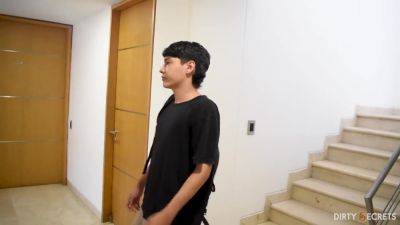 Mi Hijastro Me Folla Mientras Mi Esposo Esta En El Supermercado - hclips.com