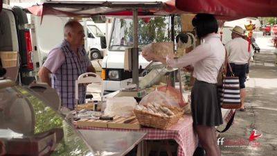 Queen of denial - hotmovs.com