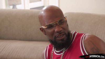 I got a horny groupie ifo me whos dream it is to suck my bbc - txxx.com