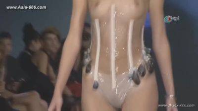 Braless Trends in Women's Fashion Style Compilation for Adventurous Dressers.6 - hotmovs.com