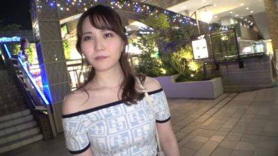 マジ軟派、初撮。 1994 プリンプリンの美尻がたまらないアパレル店員をナンパ！片思い中の彼に長年思いを伝えられない奥手女子の性欲を発散させちゃいます！ - txxx.com - Japan