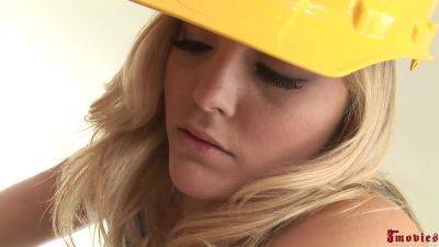 Has Amazing Ass Showing While Sucking Dick - Alexis Texas - hotmovs.com