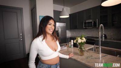 Reyna Belle In Reyna Makes It Rain - hclips.com