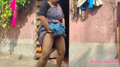New Wife Standing Pee Outdoor - desi-porntube.com - India