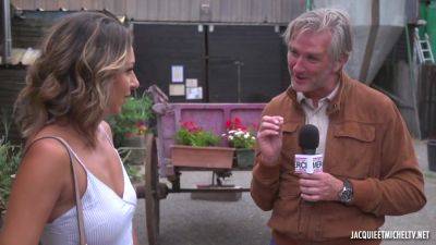 Carollina Cherry In Plays The Farm Girl Naughty! Streamhub.to - upornia.com