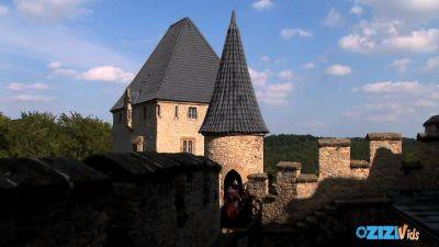 Warrior Princess Gets Gangbanged After A Sword Fight On The Walls - upornia.com