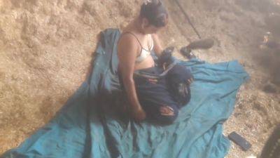 Bahi Ne Bhuse Wale Ghar Me Aashik Se Chudwaya, Sen In Wheat Straw Room - desi-porntube.com - India