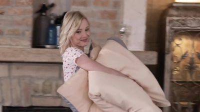 Zazie Skym - upornia.com