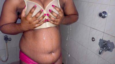 Teen Mallu Girl Bathing And Boobs Massage - desi-porntube.com - India