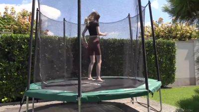 Liz Ocean - Bounce Around In Hd - upornia.com