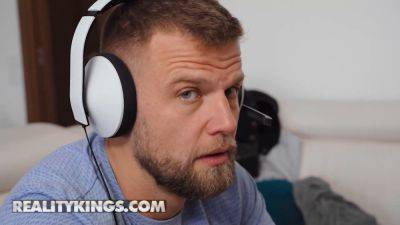 Vince Karter - Nata Ocean & her roommate's BF get down and dirty in a steamy reality kings scene - sexu.com