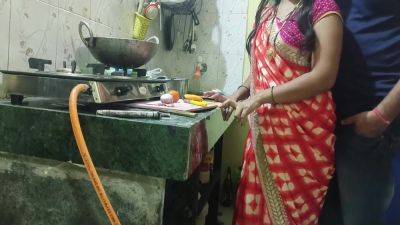 Kitchen Me Step Mom Or Step Daughter Ko Ne Ache Se Choda - desi-porntube.com - India