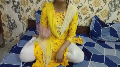 Desi Indian Step Mom Ne Apne Hundreds Bete Ka Lund Chuss Ur Aapne Chuche Dikhaye Behisaab Gandi Galiyaa Di Itne Main Step Dad Aa - hclips.com - India