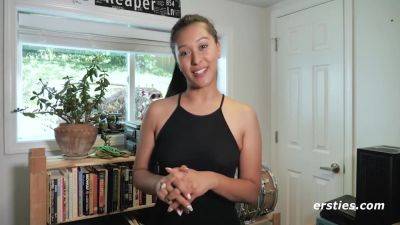 Hot Babe Risks Getting Caught To Masturbate In A Car - hclips.com