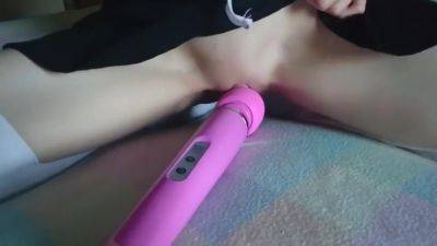Solo Teen Uses Hitachi On Her Shaved Pussy And - hclips.com
