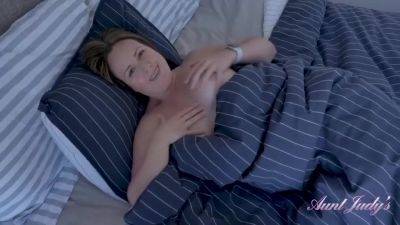 Hot Appetizing Stepmom - hclips.com