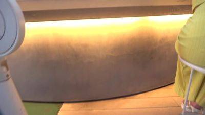 【パイパン美尻アパレル店員】モデル級美女の撮影中に遭遇！ノーパン疑惑のエロ尻・エッチな太ももから目が話せない！ホテルに誘っておっぱいとパイパンマ●コをしゃぶり尽くすッ！チ●コどころかアナル舐め手コキまで！？ - txxx.com - Japan