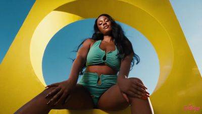 L L, May B And Big T - Sweltering Hot - upornia.com