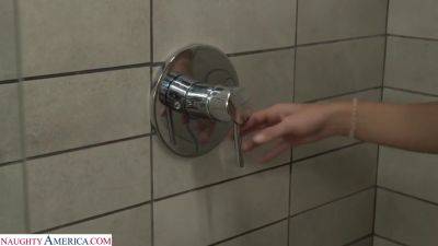 Sofie Reyez - In Hd - hotmovs.com