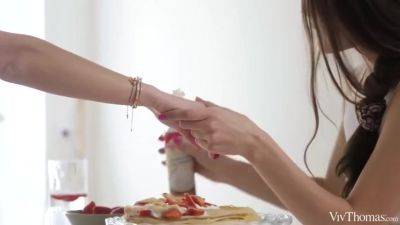 Ella Bonita - Simon Dulce Sex - upornia.com