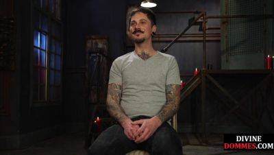 Hardcore femina enjoys fucking male in tight anal hole - hotmovs.com