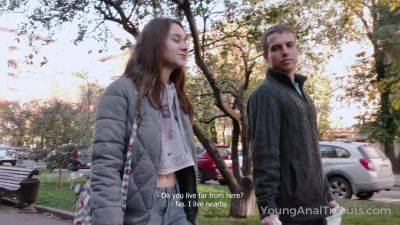 Dude runs into a cutie in the street - hotmovs.com