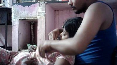 Desi Wife Big Boobs Showing And Kissing - desi-porntube.com