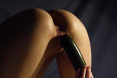 Masturbation With Zucchini - hclips.com