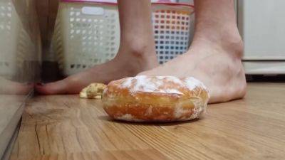 Barefoot Food Trample - txxx.com