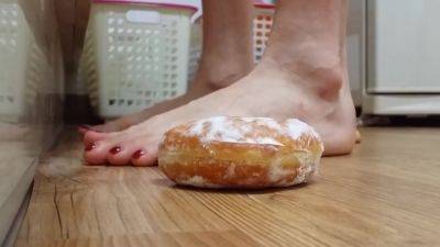Barefoot Food Trample - txxx.com