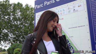 Katy Rose - Decide De Baiser Avec 2 Inconnus Rencontres Dans Rue Parce Que Son Mec La Trompe !!! - Katy Rose - hclips.com