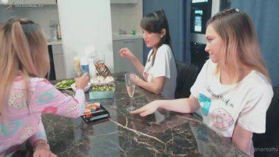 Arianarealtv Nude Threesome Lesbian Play Video Leaked - hclips.com