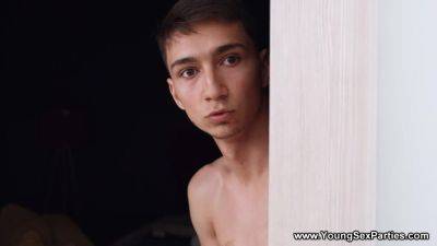 Bisex Art Students Share Cock - hotmovs.com