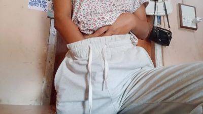 Desi Girl Feeling Horny - desi-porntube.com