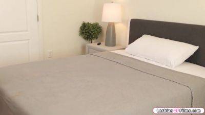 Blonde lesbian swinger fingering bffs big tits girlfriend - hotmovs.com