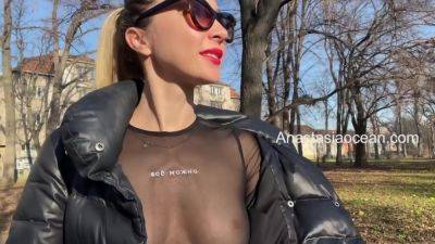 Anastasia Ocean In Beauty Flashes Her Big Boobs While Walking In A Public Park - hclips.com