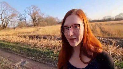 Rothaariges Teen Zieht Sich Drauben Zum Ersten Mal Aus. 5 Min - upornia.com