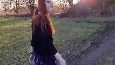 Rothaariges Teen Zieht Sich Drauben Zum Ersten Mal Aus. 5 Min - upornia.com